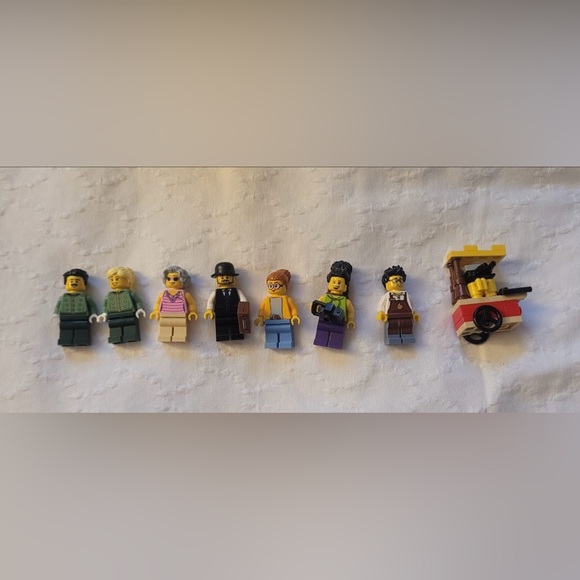 LEGO Icons: Boutique Hotel (10297) Completed Set With Minifigures - Picture 8 of 10